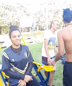 Kamila com desgosto 