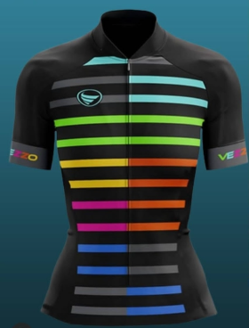 Camisa preta com listas coloridas