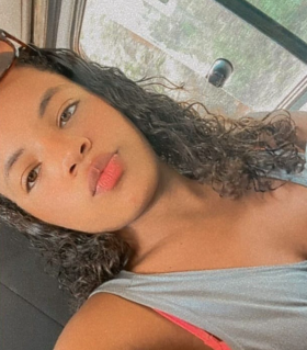 Julia Inácia Nascimento Dos Santos, 18 anos