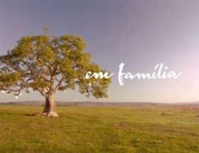 EM FAMILIA