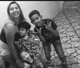Mãe Stefany Filhos Humberto 1B e Davi 3B Mãe Stefany