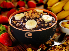 Açaí com banana e granola