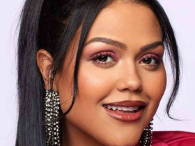 CAMILA LOURES 