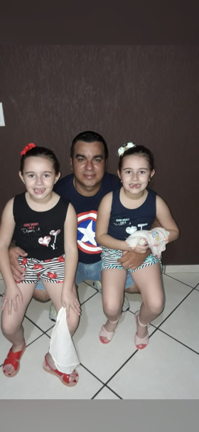 Cleber e suas filhas