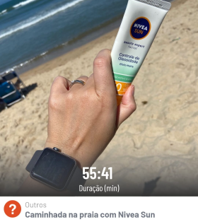 Caminhada na praia com NIVEA SUN