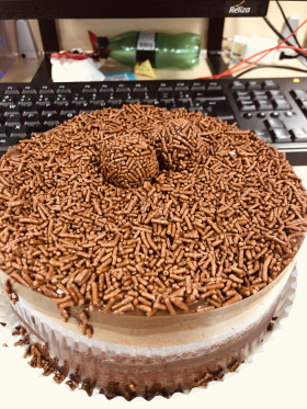 BOLO DE BRIGADEIRO - RAYANE