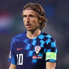 luka-modric-em-acao-com-a-camisa-da-selecao-da-croacia-1666821734654_v2_450x450