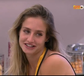 Não, a Bruna apenas esbarrou na Amanda