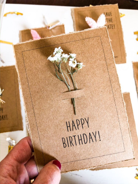 CARTAO PERSONALIZADO COM UMA FLORZINHA