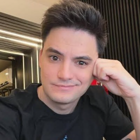  Felipe Neto