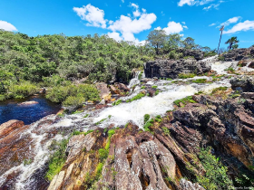 *Área de Proteção Ambiental da Serra do Cabral* (Cidades: Buenópolis e Joaquim Felício) – Com vegetação de cerrado, essa APA protege nascentes e áreas de campos rupestres. A região possui grande importância para a preservação da fauna local, incluindo espécies ameaçadas