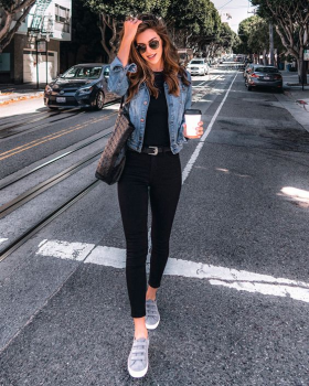 Calça-preta-com-jaqueta-jeans