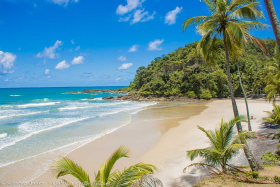 Imagem do mar calma e belo da Praia da Engenhoca-Itacaré-Bahia-BA