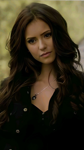 Nina Dobrev 