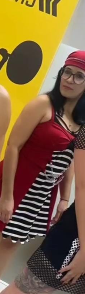 Vi