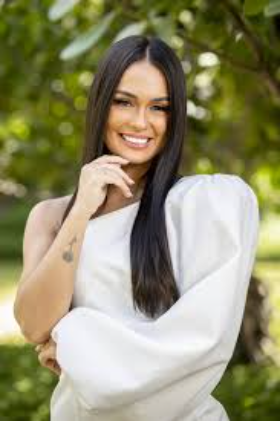 Larissa Santos 