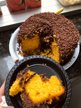 BOLO DE CENOURA COM BOMBA DE CHOCOLATE - KAW